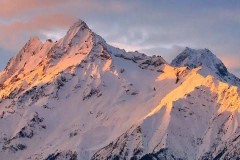 西藏南咖瓦日照金山为什么金色