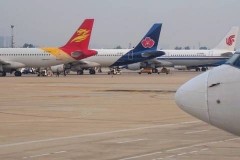 青岛机场停车场有摆渡车吗