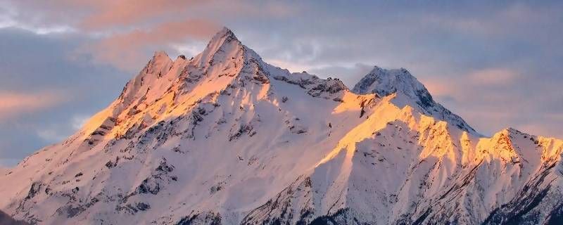 西藏南咖瓦日照金山为什么金色 