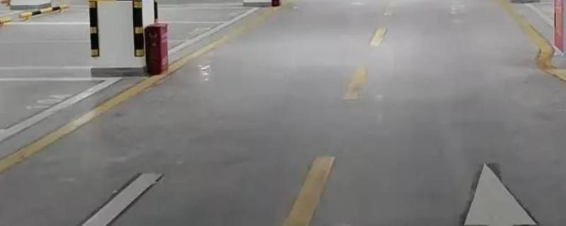 易县惠友万悦城有停车场吗 