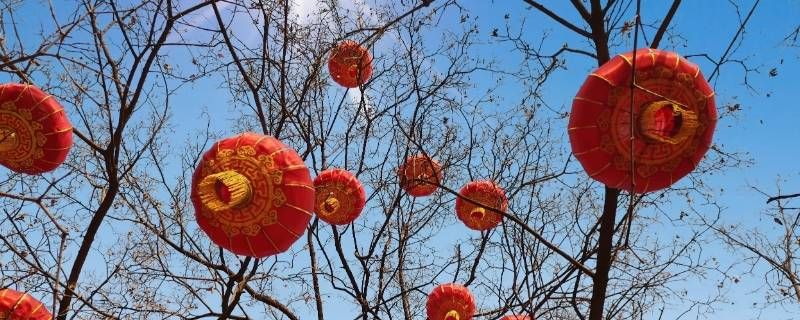 星光点点迎新年对仗下一句 